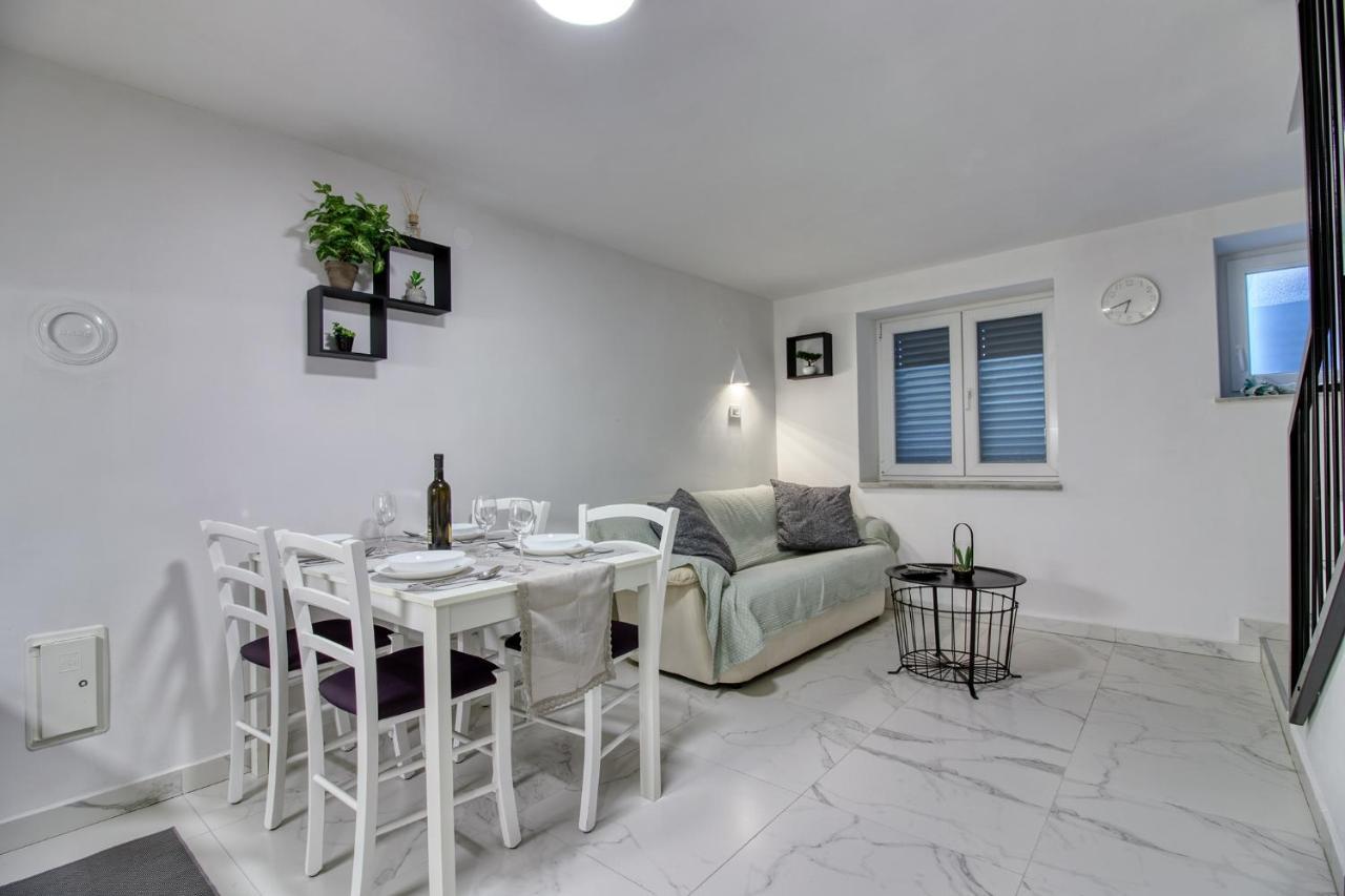 Holiday Home Volta Rakalj Kültér fotó